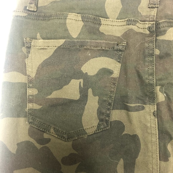 Altar’d State camouflage raw hem mini skirt. - Picture 7 of 10